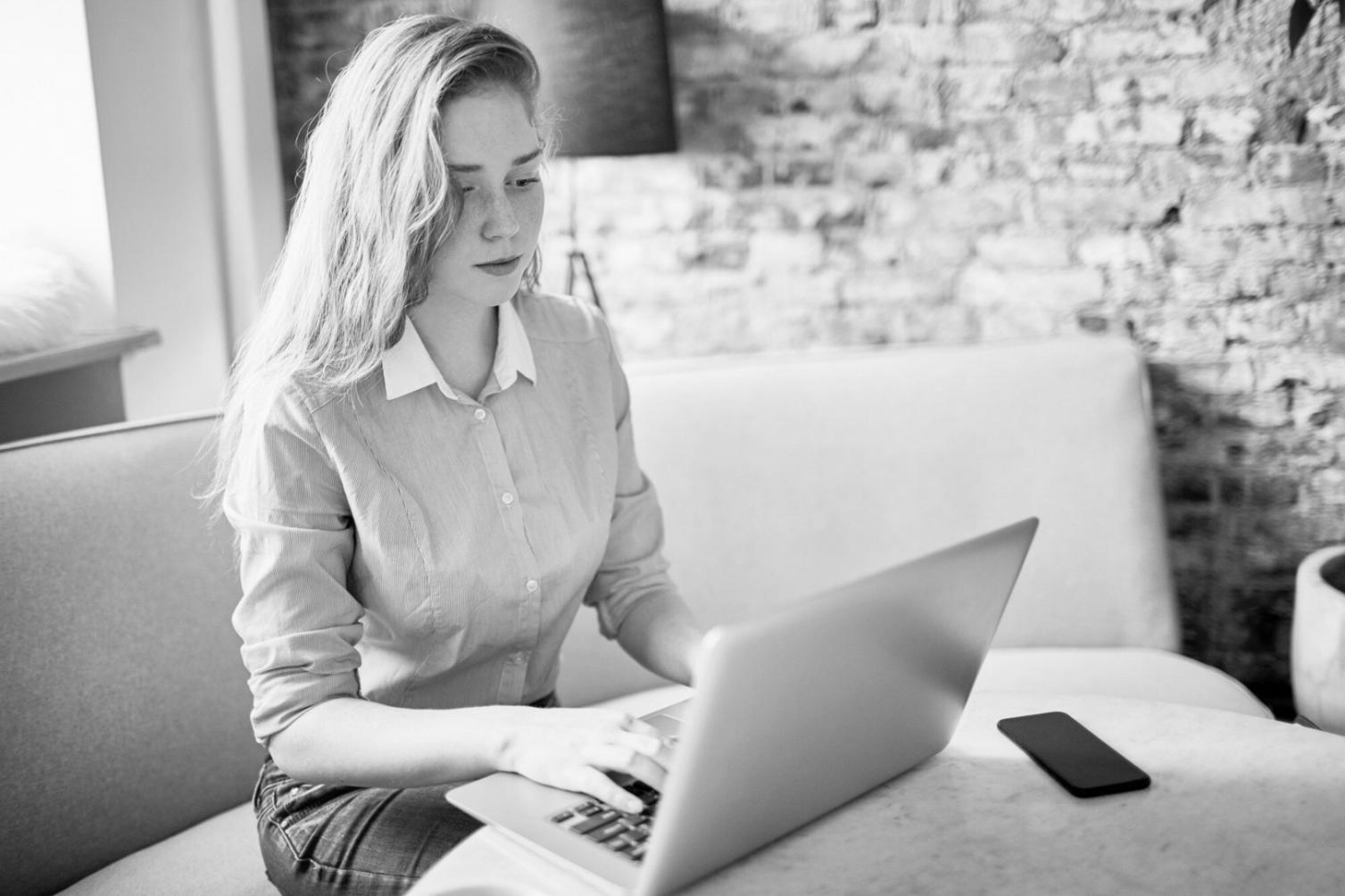 Анализ данных и прогнозирование спроса в системе управления запасами